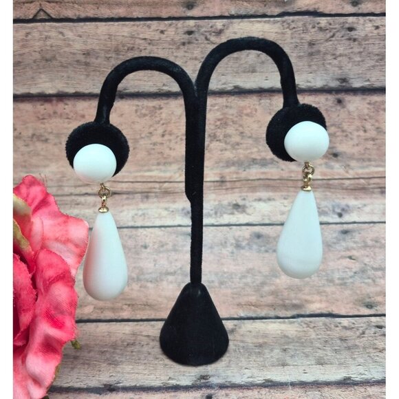 KJL Kenneth Jay Lane Retro Lucite White Teardrop Dangle Earrings Statement 2.5" - Picture 1 of 6